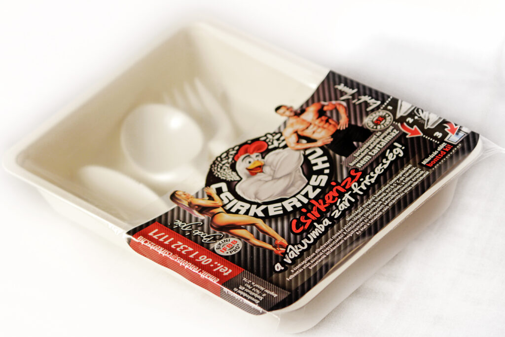 T1 Tányér + Kés + villa + szalvéta